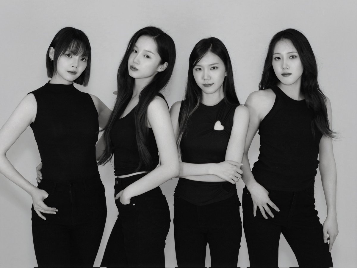 nugupromoter's tweet photo. NAVILLERA shares group photos with their debut line-up:

• Rila: Former KELT9b member, Korean, 2003
• Enny: UNIVERSE TICKET contestant, Mongolian, maknae (2004)
• Saya: Former KELT9b member, Korean, 2000
• Melody: Miss Trot 4 contestant, Mongolian, 2004

@NAVILLERA_Troy https://t.co/XsqbnqXGIV
