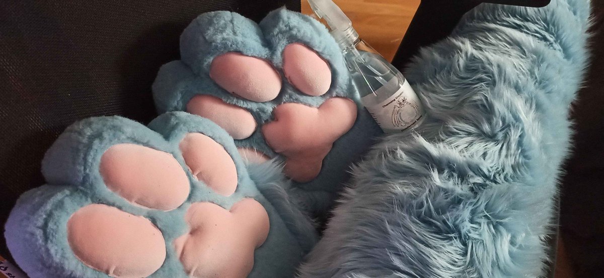 🔞🖤💛❤️ 🌈PataPataPatatkat🐾 @ TWITCHCON EU tweet media