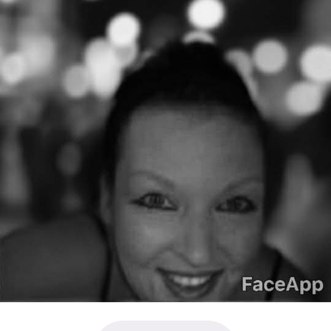 MichelleVPeck4's tweet photo. I am people watching again... message for sam fender.  Follow me I am Michelle Victoria x https://t.co/01lLgnlP7v