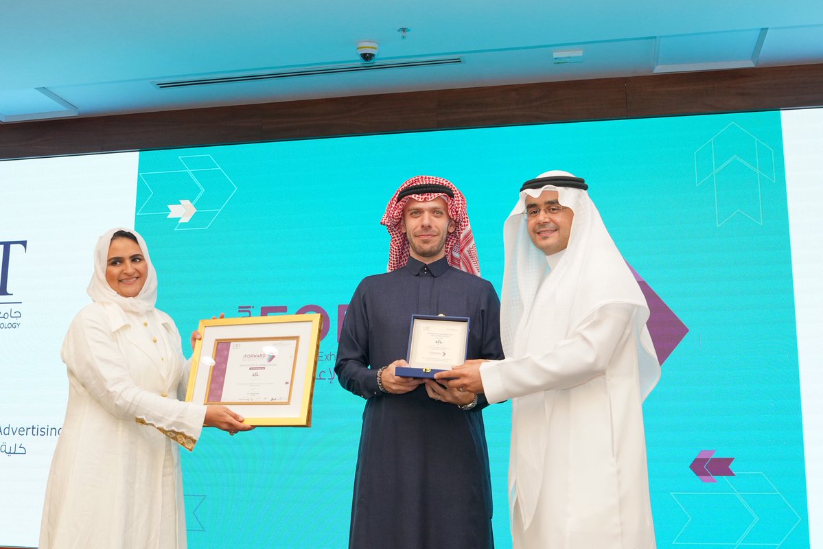 MoeKattan's tweet image. أنا عضو في مجالس استشارية لثلاث جامعات
الناس تحسب أننا نتناقش عن المنهج والكتب الدراسية
الحقيقة لا، احنا نتكلم عن (Soft Skills) المهارات الشخصية 

السوق ما يعاني من نقص في الأشخاص اللي يعرفوا يستخدموا الفوتوشوب أو الذكاء الإصطناعي، يعاني من نقص في الأشخاص اللي يعرفوا كيف:

-…