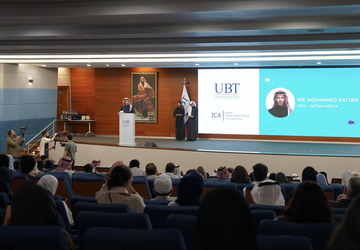 MoeKattan's tweet image. أنا عضو في مجالس استشارية لثلاث جامعات
الناس تحسب أننا نتناقش عن المنهج والكتب الدراسية
الحقيقة لا، احنا نتكلم عن (Soft Skills) المهارات الشخصية 

السوق ما يعاني من نقص في الأشخاص اللي يعرفوا يستخدموا الفوتوشوب أو الذكاء الإصطناعي، يعاني من نقص في الأشخاص اللي يعرفوا كيف:

-…