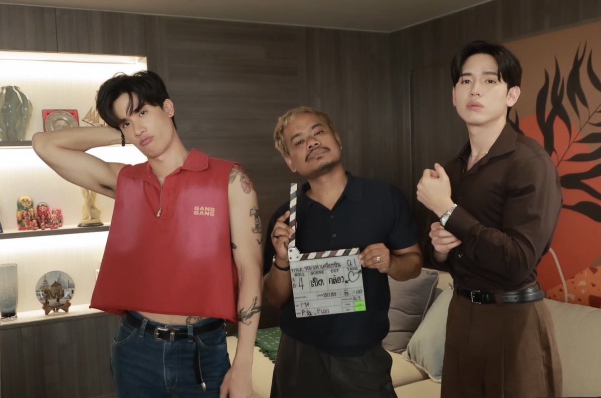 taytawanewwiee's tweet image. ยัยสจ๊วตเค้าเอวสับโซะเนอะ แบบสวยสับไม่หลับใน แต่ในส่วนของพี่กู้ภัยก็ครอปท้อปสักลาย เอางี้ ป้าไม่มีอะไรจะพูด ออนได้เลยค่ะ

#หมาเห่าเครื่องบินQ1