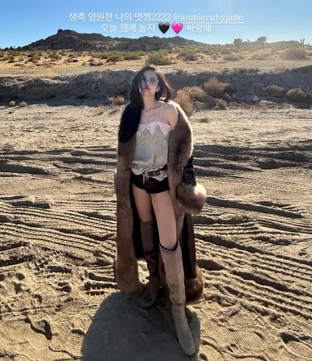 blckpinkpic's tweet image. JISOO IG UPDATE WITH JENNIE:

Happy birthday to my forever coolest 🖤🩷 @jennierubyjane
Let’s have lots of fun today! Love you
Let’s laugh a lot today 😆