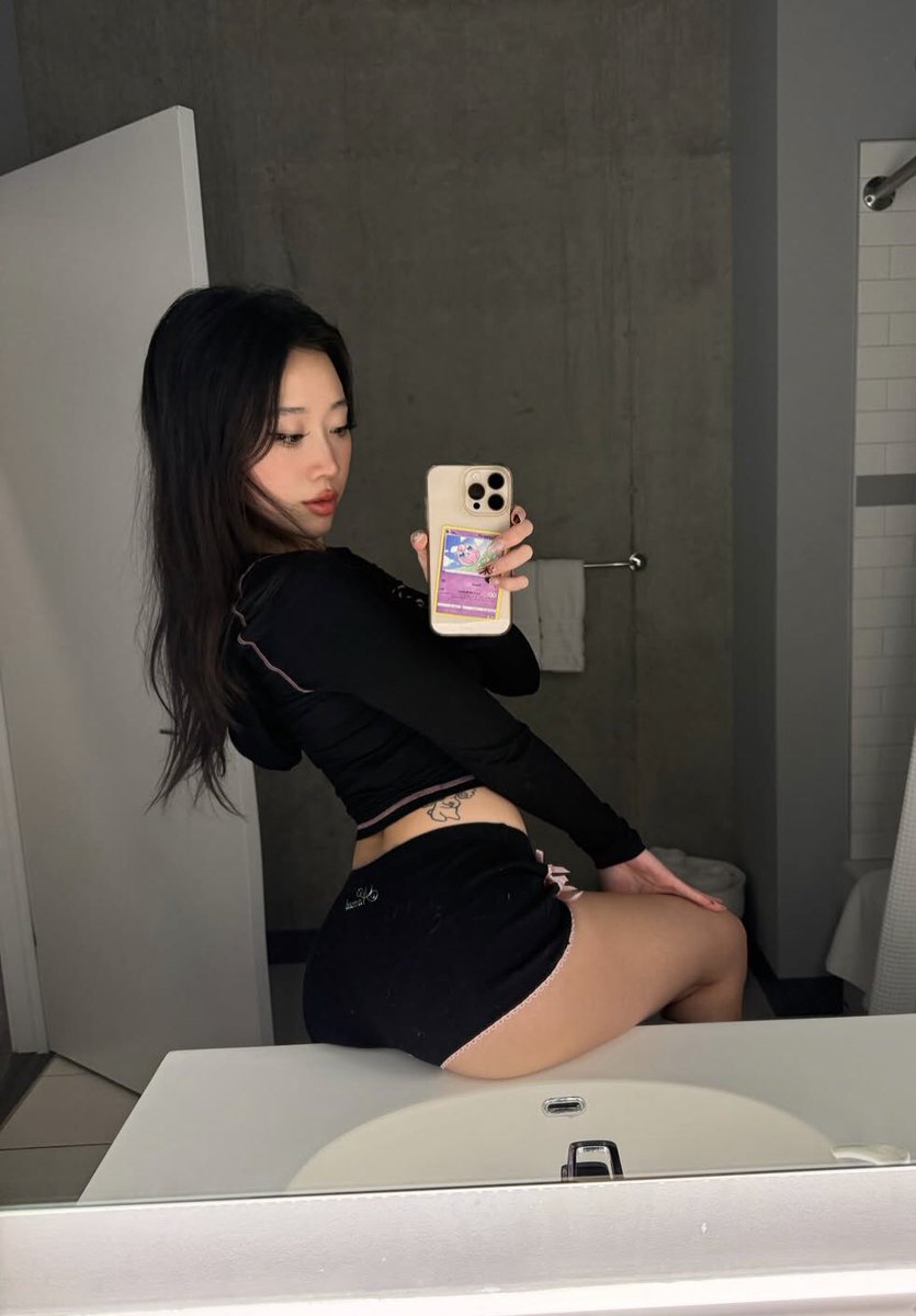 mimibobas's tweet photo. Mirror selfie 😝

Link coming soon😚

#x #spicy #sexy https://t.co/HwTy98TKXM
