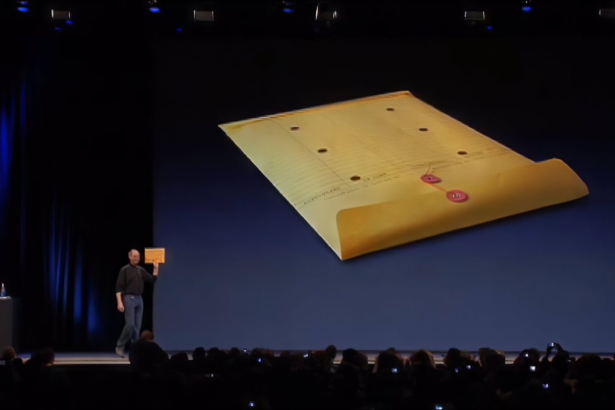 BasicAppleGuy's tweet image. 18 Years Ago, Apple unveiled the MacBook Air. 💻