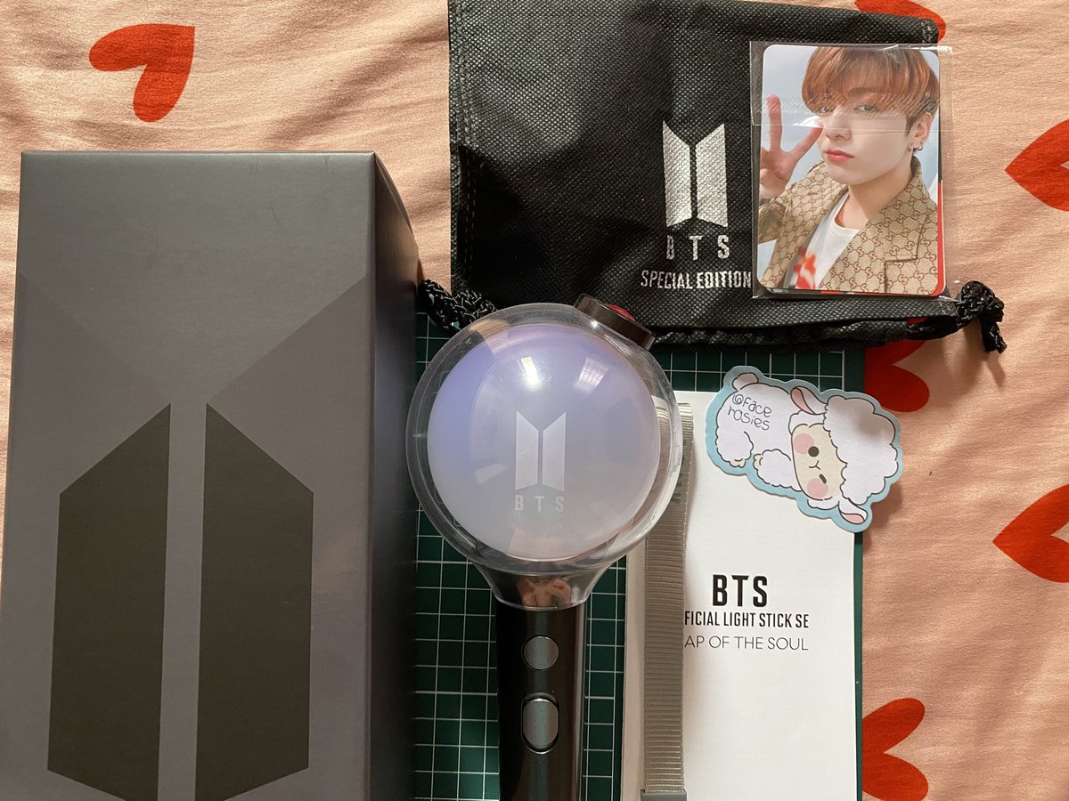 facerosies's tweet photo. ͏ ˖ ࣪ ⭑𓆩 VENDA | VENDO 𓆪⭑ ࣪ ˖

• armybomb ver. map of the soul original 
• $550 + frete a calcular
• usada apenas uma vez, sem avarias
• não possuo feedback pois é minha primeira venda, mas envio todas as provas possíveis.

 🏷 bts armybomb jimin jk v suga rm jin jhope https://t.co/f0IOxPjobQ