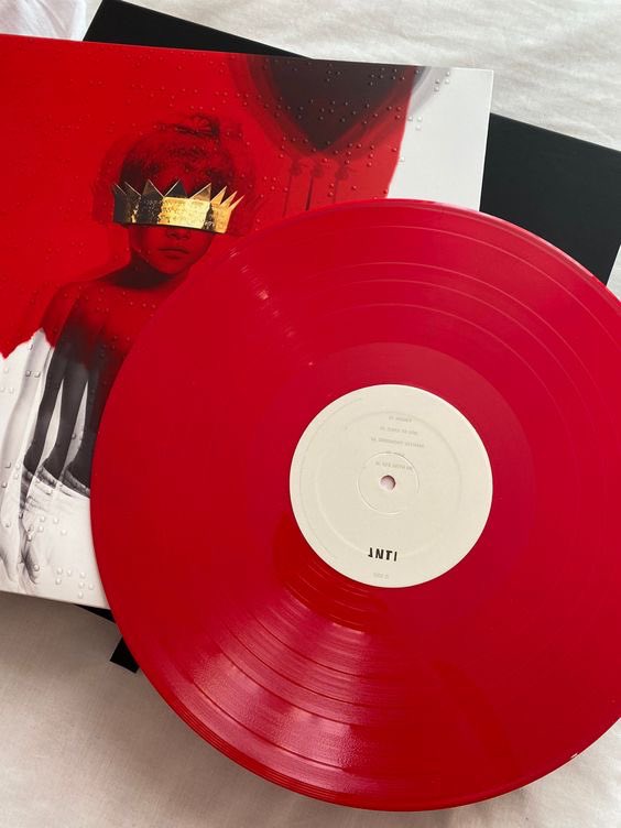 taeguide's tweet image. Taehyung’s red velvet vinyl will be so pretty ❤️