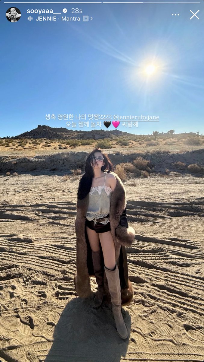 official_jensoo's tweet image. Jisoo’s wish for Jennie’s birthday 🥰

“Happy birthday to my forever cool girl @jennierubyjane Let’s have fun today 🖤🩷 I love you”

“@jennierubyjane let’s laugh a lot today😆”