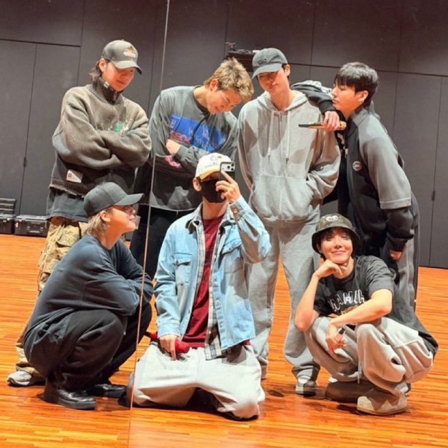 btschartsdailyc's tweet image. [NEWS] #BTS earned their biggest streaming day of the year (2026) on Spotify yesterday with 22,715,983 (+3,347,098) streams!

🚨KEEP STREAMING 🚨
CONGRATULATIONS BTS