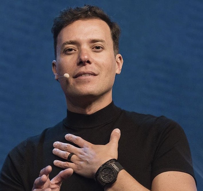 Não tem nenhum professor comunista envolvido na fraude do INSS, mas vários pastores bolsonaristas foram convocados para prestar depoimento.