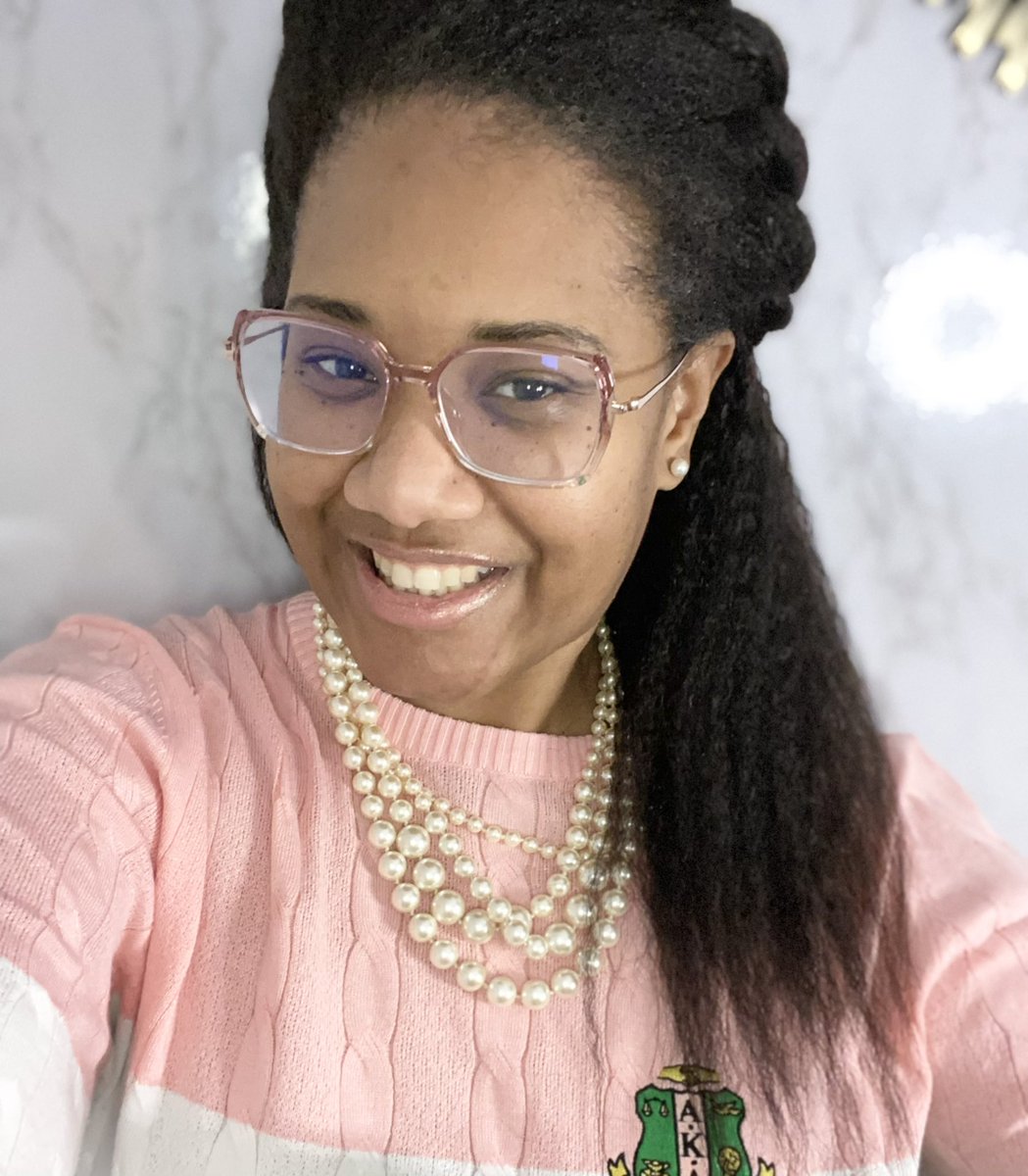 HeyMrsConnors's tweet image. Happy Founders Day to the Sorors Of Alpha Kappa Alpha Sorority, Incorporated. SkeeWee My Sorors🩷💚🩷💚🪞#PrettyGirl #Fall05 #HotPINK