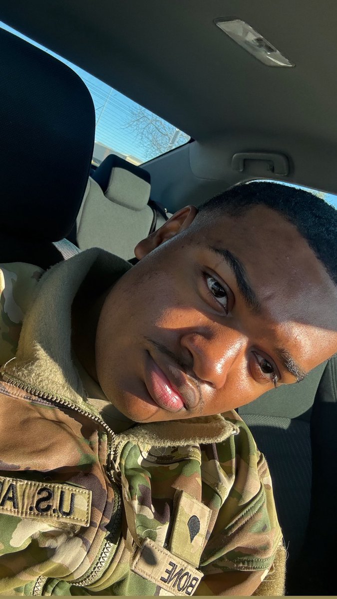 guy like me 🔜 DREAMCON tweet media