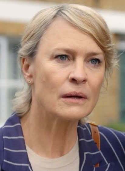 Actress Robin Wright ( Jenny from Forrest Gump ) says that she is leaving the United States. 😏

What's Your Response? Parting words?