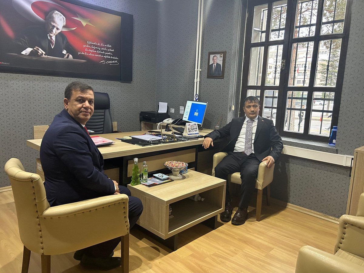 Kaymakam Sayın Dr. <a href="/nmehmetbeyoglu/">Dr. Nuri MEHMETBEYOĞLU</a> , yeni göreve başlayan İlçe Millî Eğitim Müdürü Celal Yılmaz’ı ziyaret ederek hayırlı olsun dileklerini iletti.

Ziyarette ilçemizde yürütülen eğitim faaliyetleri ile devam eden ve planlanan çalışmalar hakkında da değerlendirmelerde bulunuldu.