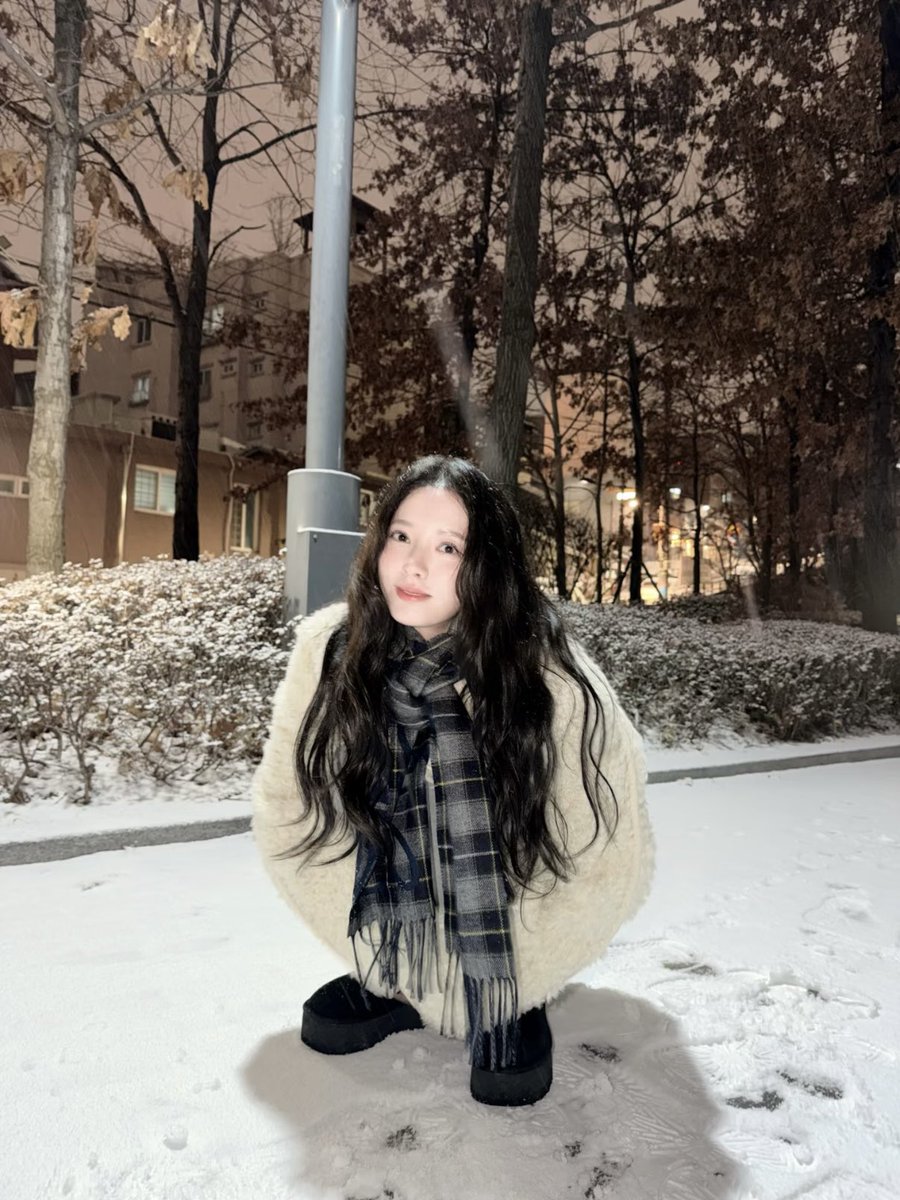 I think I suit winter more.