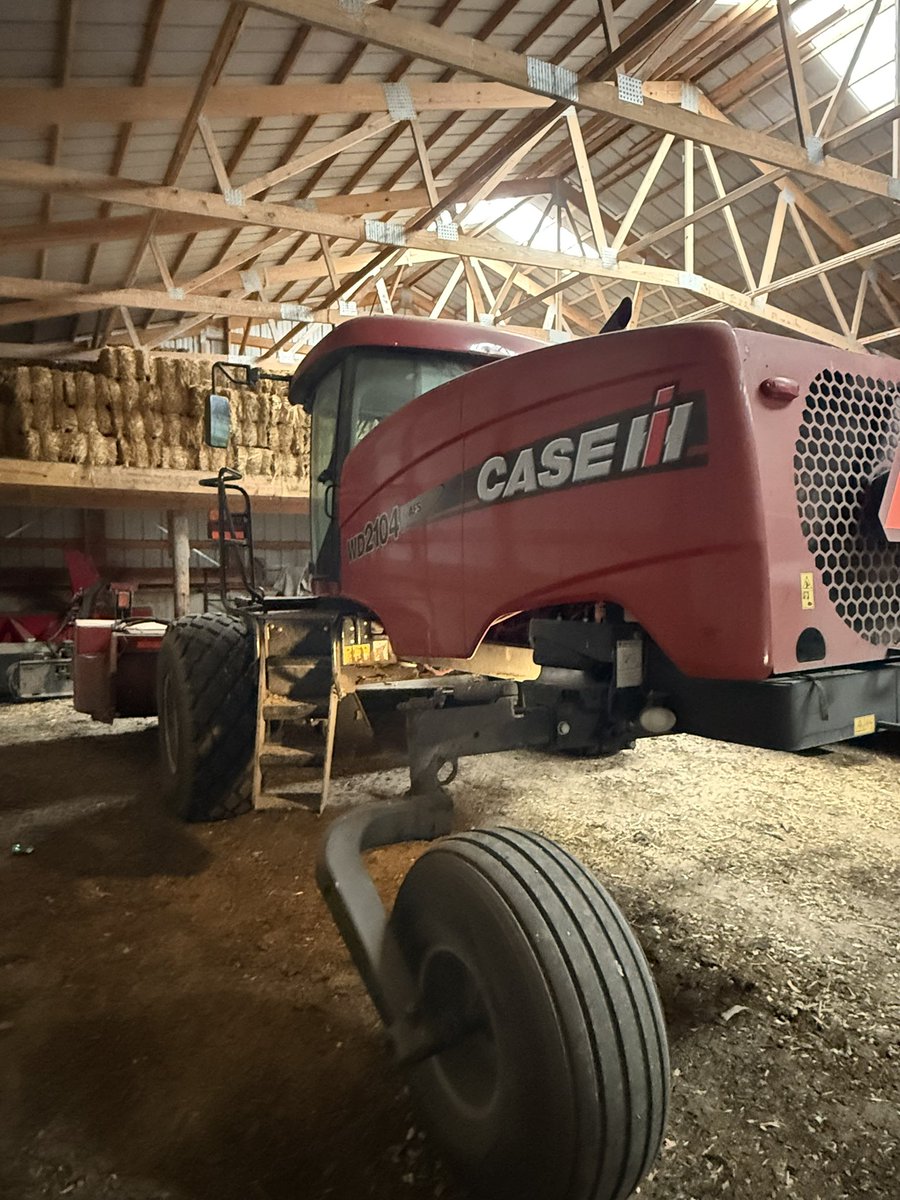 gorder_max's tweet photo. 2015 WD 2104 Self Propelled Haybine 
One owner bought new 
900 hours 
16 ft RD 163 Discbine head with rubber conditioners. Quick change blades. 
Auto guidance ready. 
Excellent Condition. 
Estelline SD https://t.co/gFryZ0Lo6N
