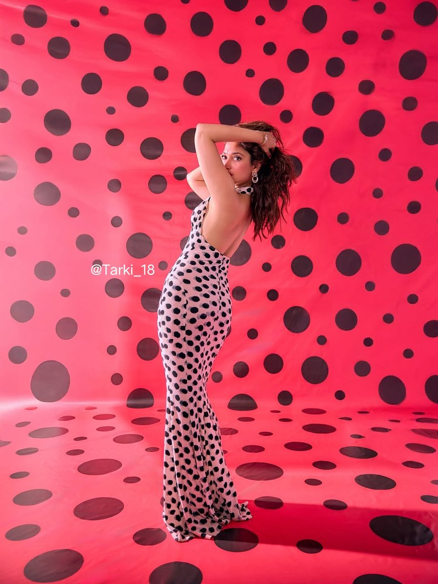 Tarki_18's tweet image. “Back pose me bhi control dikhta hai 💫
Silence me bhi strong role likhta hai 🔥”

#TamannaahBhatia #BackPose #StylePower #CinematicVibe #FrameImpact #TrendScene