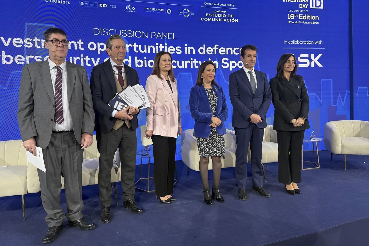 Defensagob's tweet photo. Invertir en defensa es invertir en paz y convivencia.

Participación de Margarita Robles en el #SpainInvestorsDay, donde ha subrayado que la industria española está plenamente capacitada para potenciar la autonomía en materia de seguridad. https://t.co/X8VAXjtknB