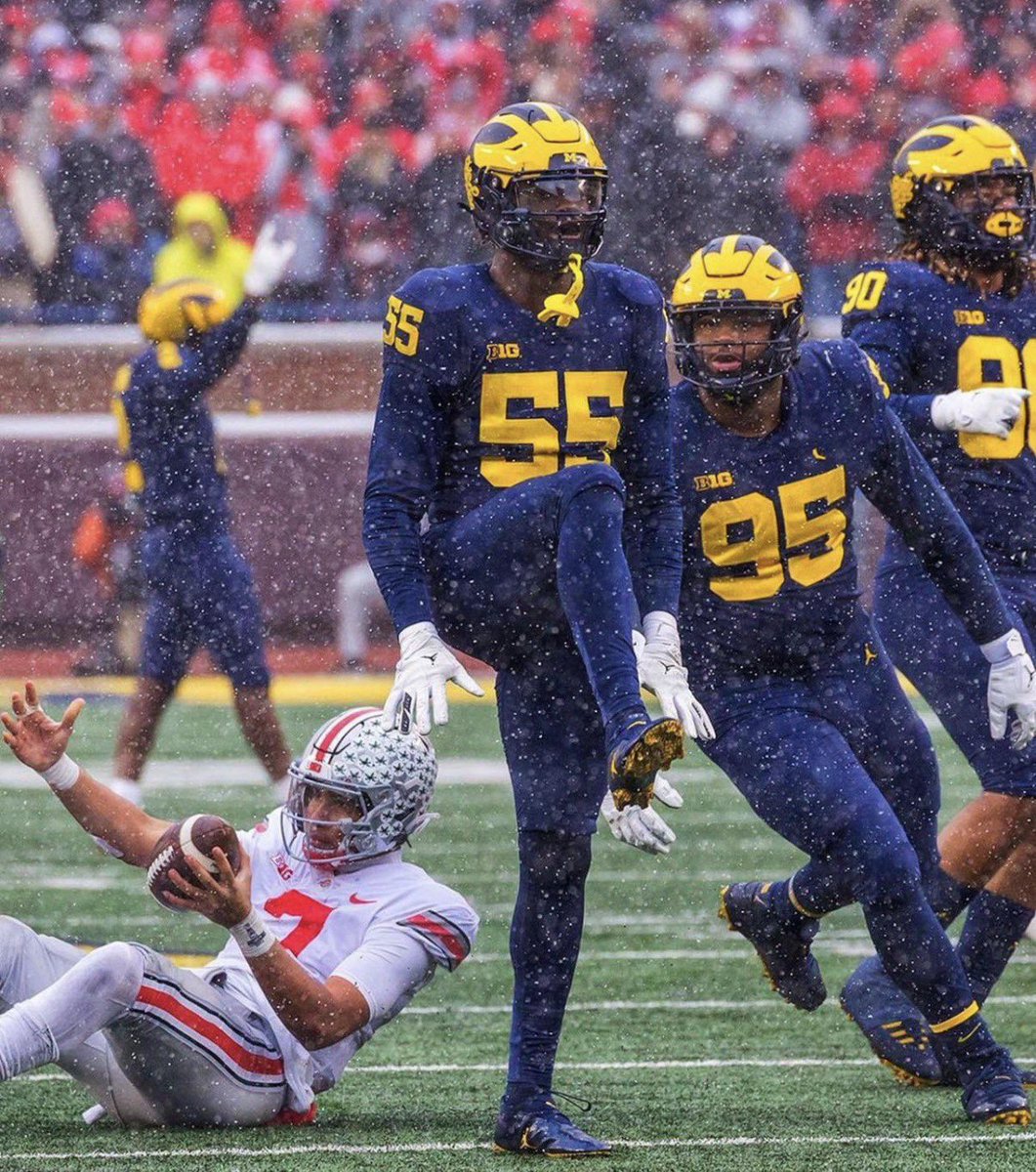 ECCardCo's tweet image. I grabbed a $10 box of Wild Card Mattes from Walmart today. The universe rewarded me with this @DavidOjabo /175 🔥 

I’ll never forget the famous @gusjohnson quote from 2021:
“And Stroud in trouble… AND STROUD IS SACKED AGAIN!
O-JA-BO!
DAVID OJABO!”

Still the COLDEST pic ever!