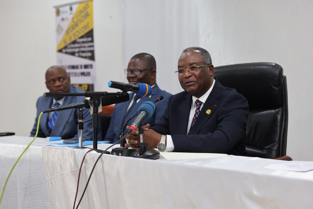 OMSCongo's tweet image. Ouverture ce 15.1.2026 du 2ème Congrès international de la Société Congolaise de pathologie infectieuse &amp;amp; tropicale par le Ministre @IbaraRosaire, en présence du Dr @sodjinoudossou @OMSCongo. Ce congrès aborde les enjeux des maladies tropicales négligées &amp;amp; des infect° émergentes.