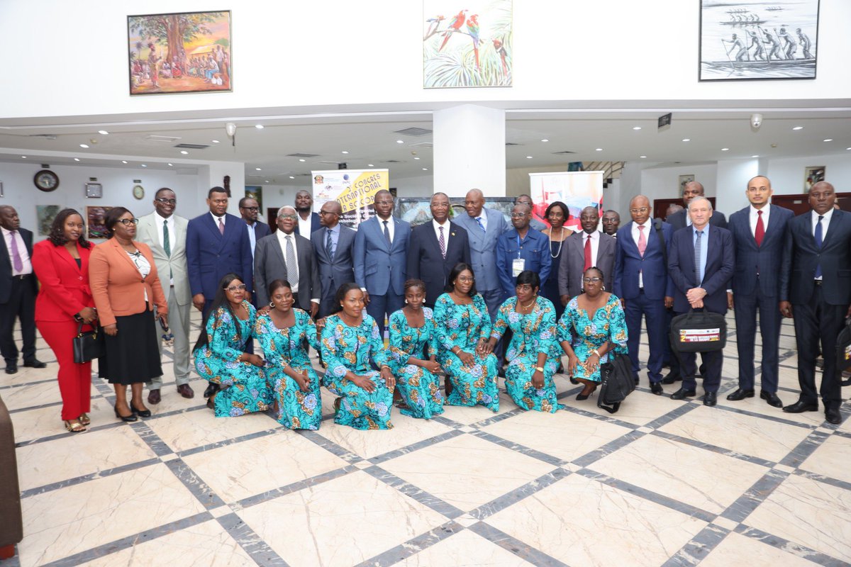 OMSCongo's tweet image. Ouverture ce 15.1.2026 du 2ème Congrès international de la Société Congolaise de pathologie infectieuse &amp;amp; tropicale par le Ministre @IbaraRosaire, en présence du Dr @sodjinoudossou @OMSCongo. Ce congrès aborde les enjeux des maladies tropicales négligées &amp;amp; des infect° émergentes.