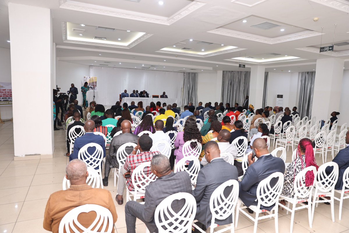 OMSCongo's tweet image. Ouverture ce 15.1.2026 du 2ème Congrès international de la Société Congolaise de pathologie infectieuse &amp;amp; tropicale par le Ministre @IbaraRosaire, en présence du Dr @sodjinoudossou @OMSCongo. Ce congrès aborde les enjeux des maladies tropicales négligées &amp;amp; des infect° émergentes.