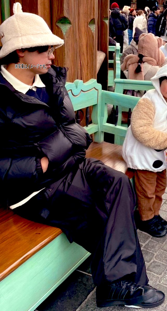 otsuponn23's tweet photo. あけましておめでとうございます。

新年はいつも通り、人多すぎディズニーにいってきました。いい歳したおじさんが妻とお揃いで、チップ&amp;デールの帽子被ってました🎩

みんなと交流はもうほぼ無いですが、ファイトリーガー元気にしてますか？ https://t.co/TmF9GumJAN