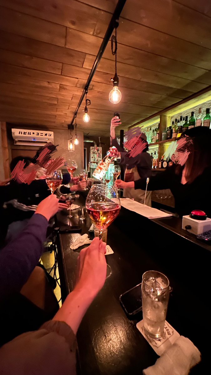 putieru's tweet image. 思いつきで入ったBARでたまたまオーナーさんが今日誕生日だったからテキーラ4杯とシャンパン1杯ご馳走になるイベントに参加した