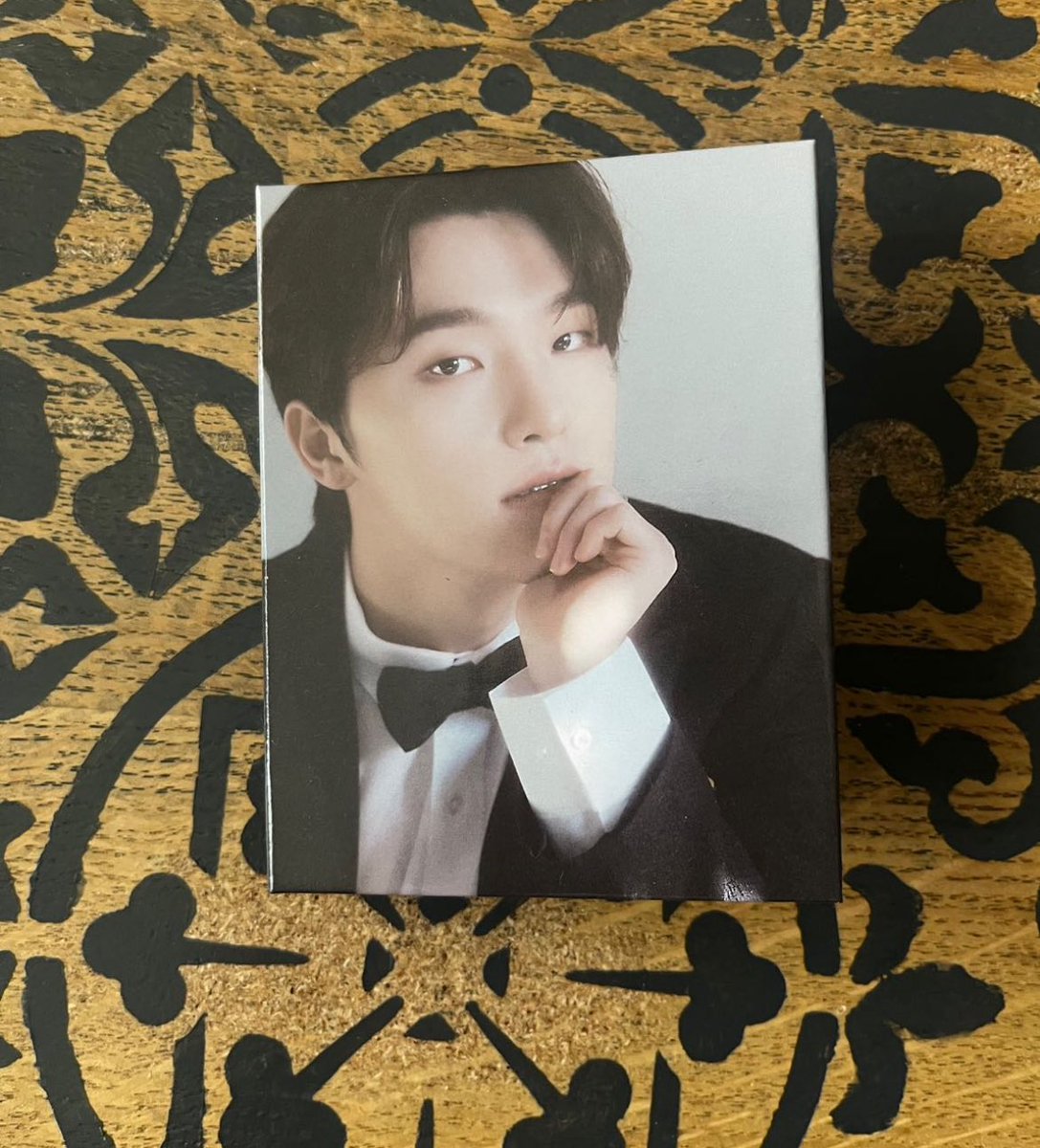 valerrissa's tweet image. Seventeen fotokart drop
Fiyatları üstlerinde yazıyor Elimden çıksınlar istiyorum yazarsanız fiyatta yardımcı olmaya çalışırım. Hasarsız
Dino carver binder tum fotokartları ile beraber 190(?)TL 
Fiyatlarda yanlış varsa beni uyarın lütfen.
@seventeensatis @bgsatistakass @pcsatistr