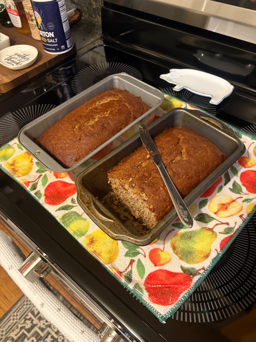 Any one need some banana bread with their coffee ? 😊