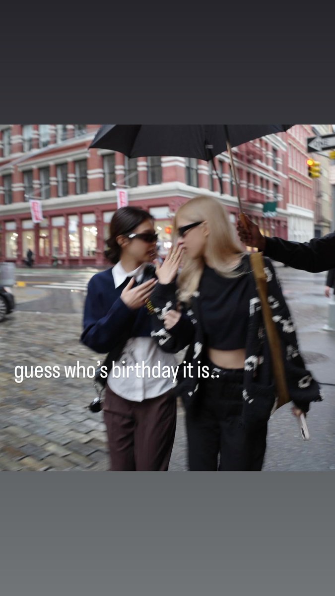 BLACKPINKBRASIL's tweet image. 🐿 roses_are_rosie story: 

“@.jennierubyjane adivinhe de quem é o aniversário...”

“Continue tentando adivinhar, @.jennierubyjane”

“JENNIE’S!!!!!!!!!!!!
🥰 TRINTA e SEDUTORA 🥰
NÓS TE AMAMOOOSSS 
@.jennierubyjane”

HAPPY JENUARY
#TheShiniestRubyDay
BORN TO BE JENNIE