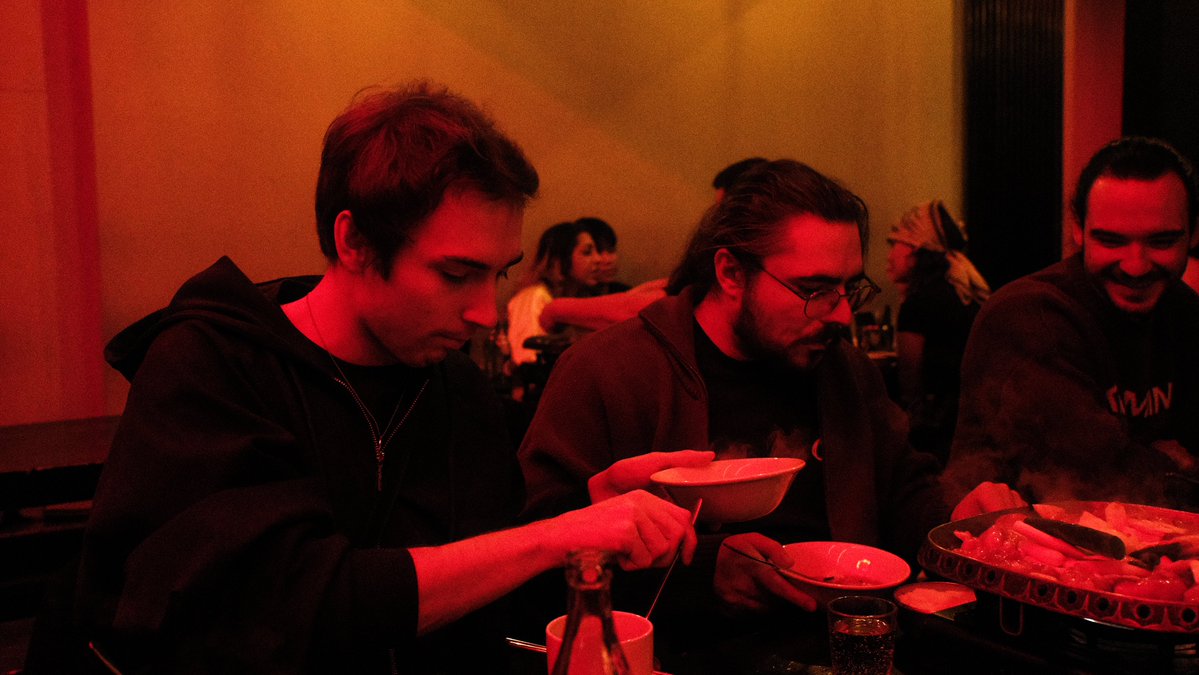 KarmineCorp's tweet image. En attendant le retour des matchs, quelques photos du team dinner avec l'équipe ! 😋