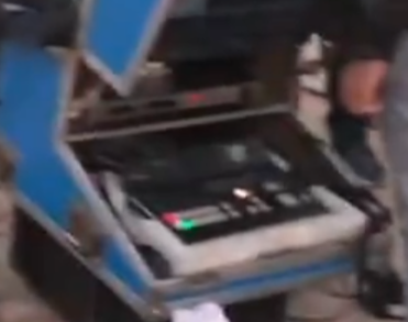 Como mencione, acá se puede ver el server de rendering que mencione, ademas de la evidente antena para mejorar la señal pero dejando eso de lado, hasta que westcol y los demás no se reúnan a montar un servidor así jamas van a poder controlar al 100% la calidad de su stream.