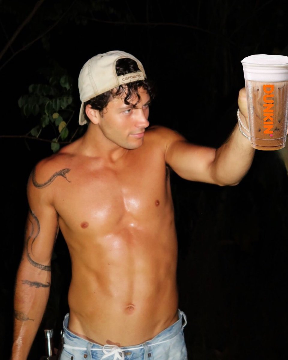 bravobybetches's tweet photo. this is for the girls who love looking at pics of Rob but hate looking at snakes https://t.co/dFHcIzDj9S