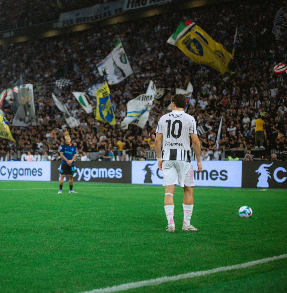 This picture is cold. 🥶🤍