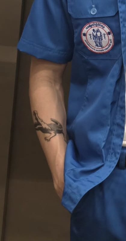 nathuhiqx's tweet image. จระเข้ไม่ฟาดหาง จระเข้โอบเอว