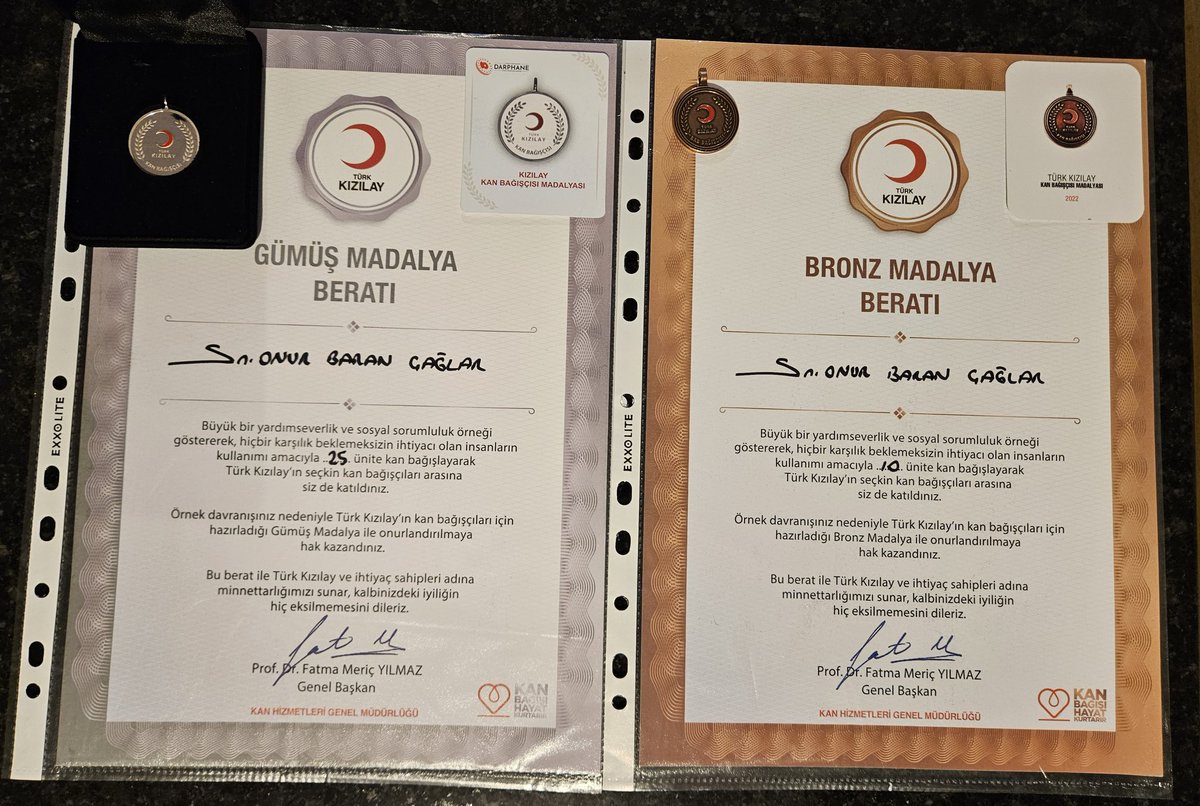 20260115 - Tarihe not: Bugünkü  <a href="/Kizilay/">Türk Kızılay</a> 35. Kan bağışım ile #Altın madalyayı hak ettiğimi belirterek #Gümüş ve #Bronz madalyalarımı, Darphane Sertifikalarını ve Beratlarımı teslim ettiler. 
Son söz: "Neyiniz fazla ise ihtiyaç sahiplerine zekatını veriniz!"