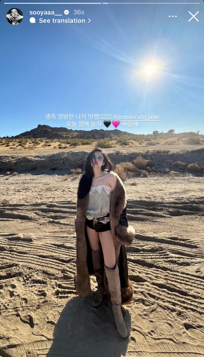 vousjay's tweet image. เจนนี่ แฮป จีซู “ในอนาคตต่อจากนี้ ก็รับผิดชอบรอยยิ้มของหนูด้วยนะ”

จีซู แฮป เจนนี่ “สุขสันต์วันเกิด คนที่เจ๋งที่สุดตลอดกาลของฉัน2222. วันนี้มาสนุกกันนะ พี่รักเธอนะ” “วันนี้มาหัวเราะ(ยิ้ม)กันเยอะๆนะ”

ห้ะแปล😭 ที่น้องเจนบอกอนาคตให้รับผิดชอบรอยยิ้มของหนูด้วย พี่เค้าทำให้อยู่นี่นา🥹