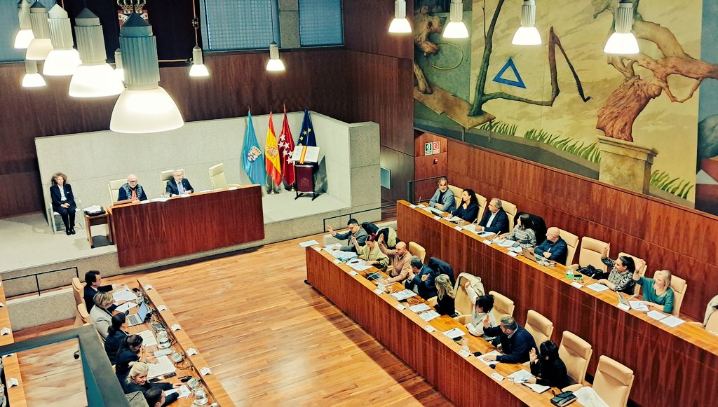 VOX_leganes's tweet photo. ⚠️ Se aprueba la moción de VOX para la eliminación de los grafitis de #Leganés y el PP se abstiene, demostrando así que no necesitan los votos de VOX para que se aprueben medidas para la limpieza de las pintadas en el mobiliario urbano y paredes

#TomamosNota
#MadridSurEnPie💪🇪🇦 https://t.co/HSDaR3o4SO