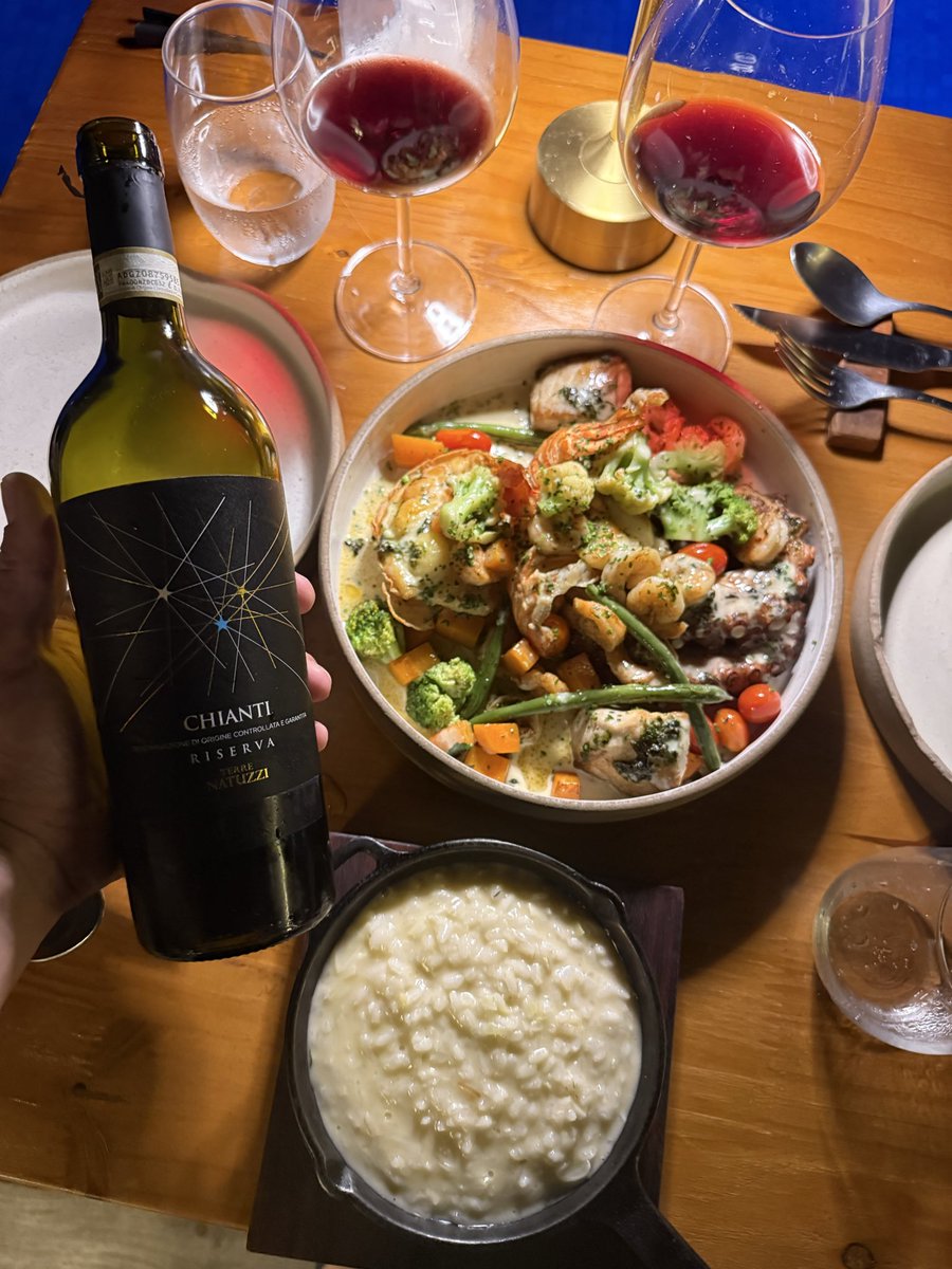 HenryChinasqi's tweet photo. 5 cenas en Búzios, fui a los lugares recomendados y me parecieron una cagada. La bardot tiene buena atención pero todo tiene el mismo sabor. María italiana realmente un desastre. El mejor? Místico Restaurante, el mejor respeto por el producto del lugar y la mejor carta de vinhos https://t.co/Zs83Yn2DiZ