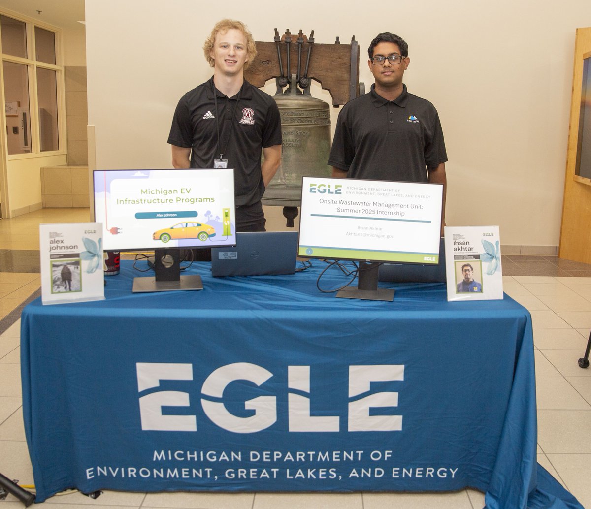 MichiganEGLE's tweet image. #TeamEGLE connected with 2,500+ students and job seekers across Michigan this past year through career fairs and more!

2025 also marked EGLE’s first paid summer intern cohort, with 19 internships many interns continuing through Dec: tinyurl.com/kwnz34uj #MIEnvironment
