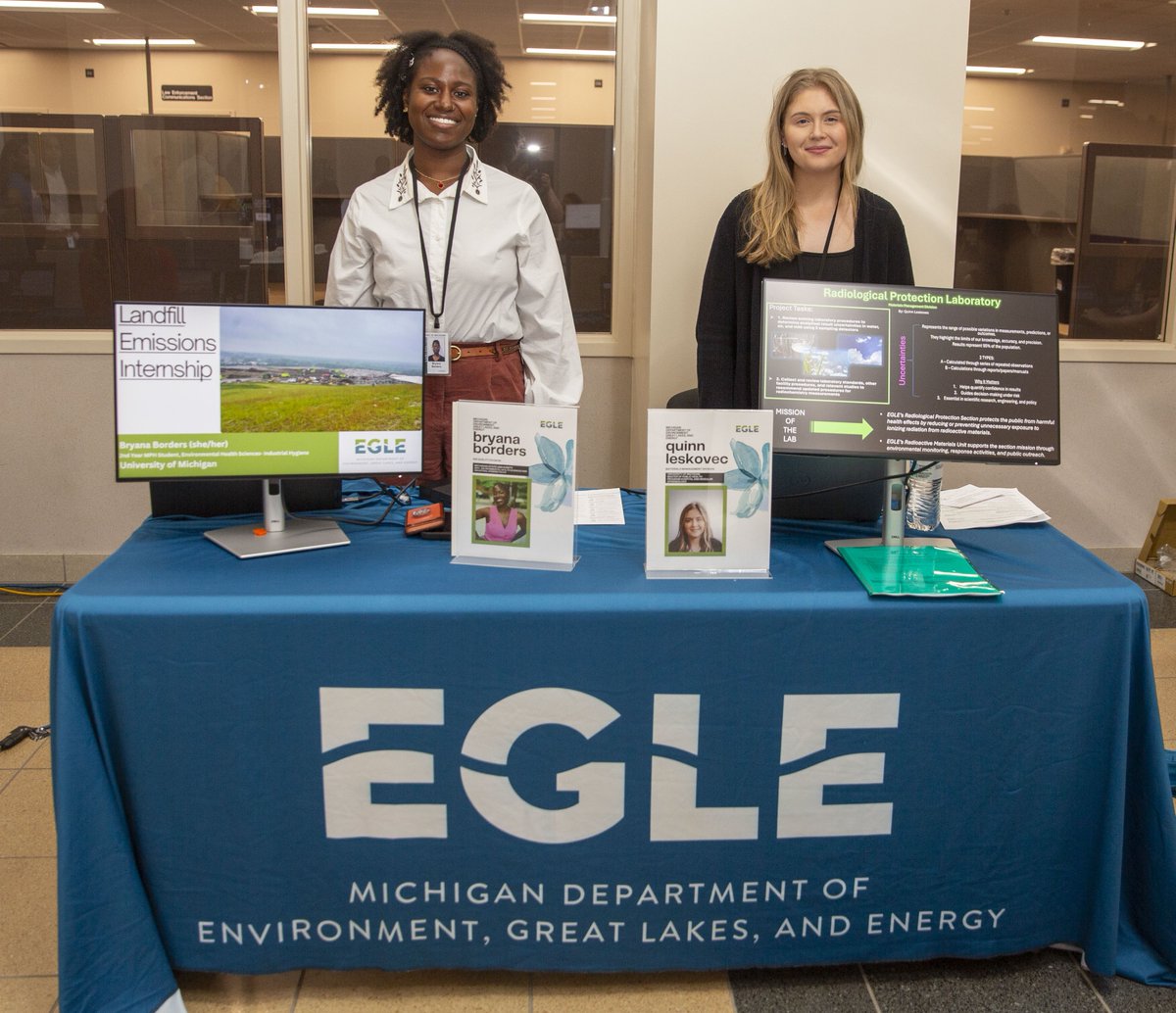 MichiganEGLE's tweet image. #TeamEGLE connected with 2,500+ students and job seekers across Michigan this past year through career fairs and more!

2025 also marked EGLE’s first paid summer intern cohort, with 19 internships many interns continuing through Dec: tinyurl.com/kwnz34uj #MIEnvironment