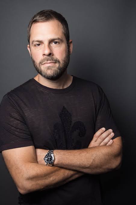 Evil__Smile's tweet image. ¡SE CONFIRMA LA RUPTURA TOTAL! ❌

Ya adelantamos hace unos meses que la relación entre George R.R. Martín y el showrunner de House of the Dragon Ryan Condal, estaba totalmente ROTA.

Ahora Martín ha dicho lo siguiente:

"Contraté a Ryan. Pensé que Ryan y yo éramos socios. Y lo…