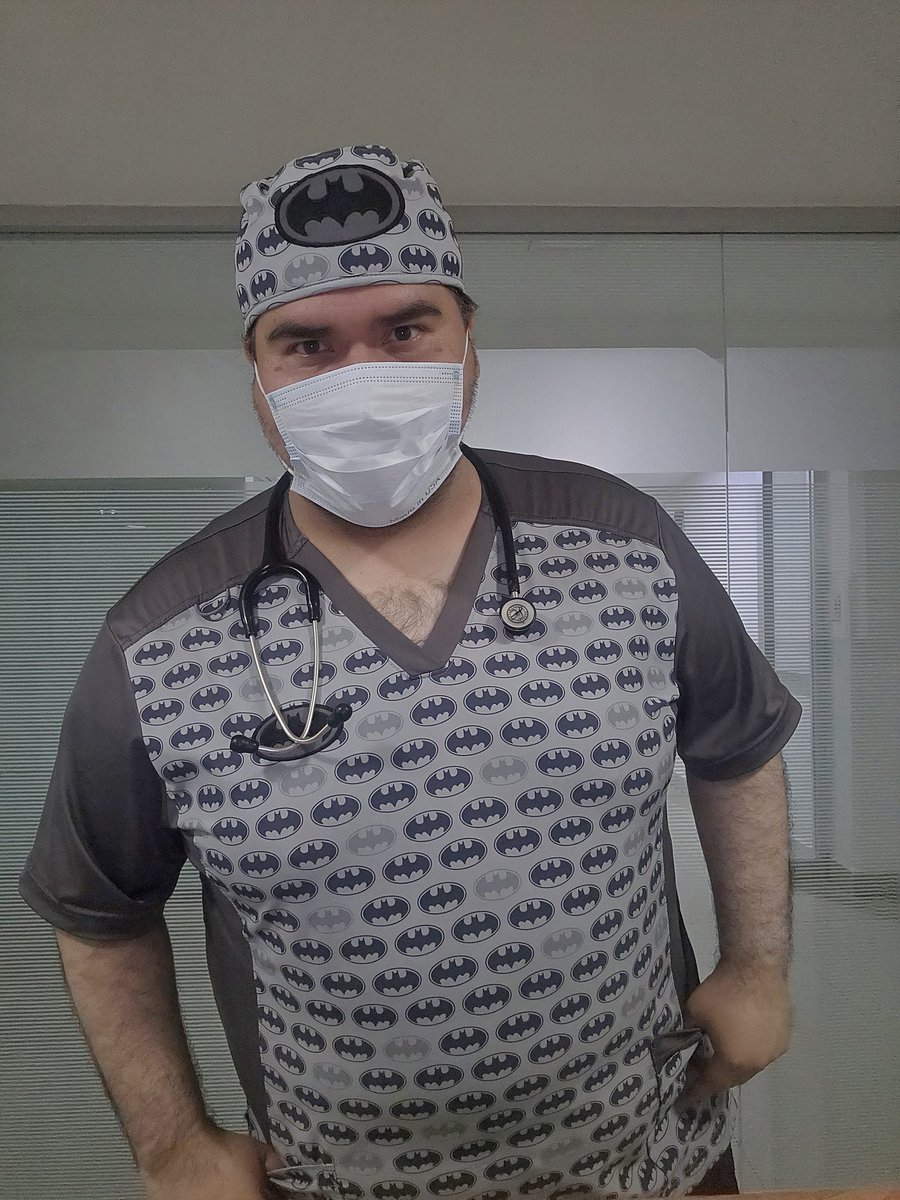 Lears17's tweet photo. Guardia en UCIN

#UCIN #batman #medicallife https://t.co/7kj6Y7zTfC