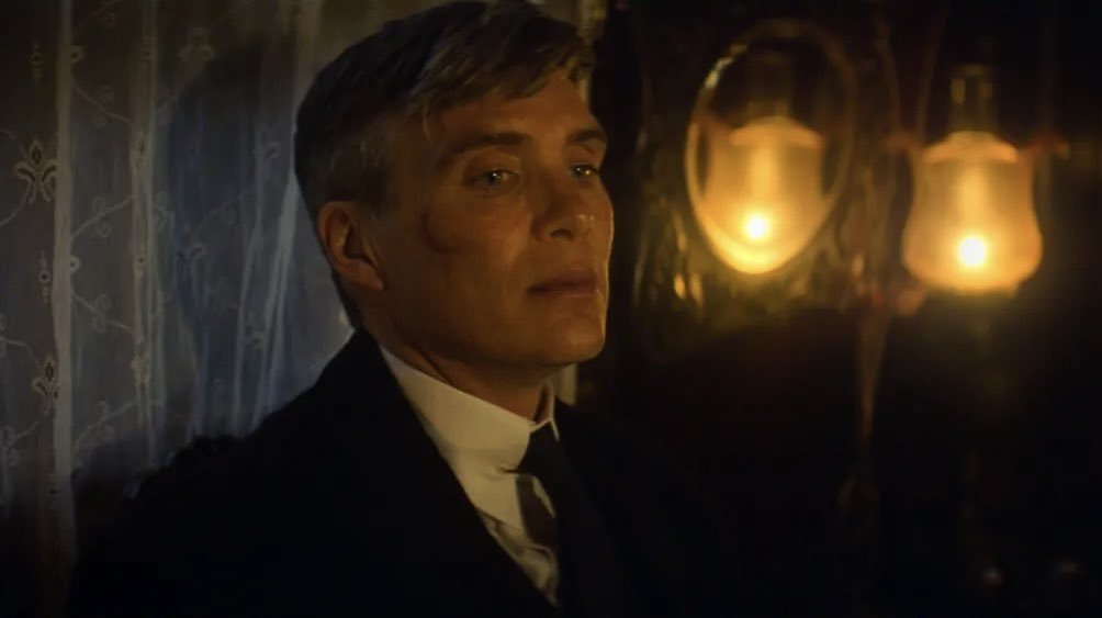 streamingthings's tweet image. Imagem de Cillian Murphy em Peaky Blinders: O Homem Imortal. O filme, dirigido por Tom Harper, estreia em 20 de março (streaming Netflix).

O elenco conta com Rebecca Ferguson, Barry Keoghan, Tim Roth, Jay Lycurgo, Sophie Rundle, Ned Dennehy, Packy Lee, Stephen Graham e Ian Peck.