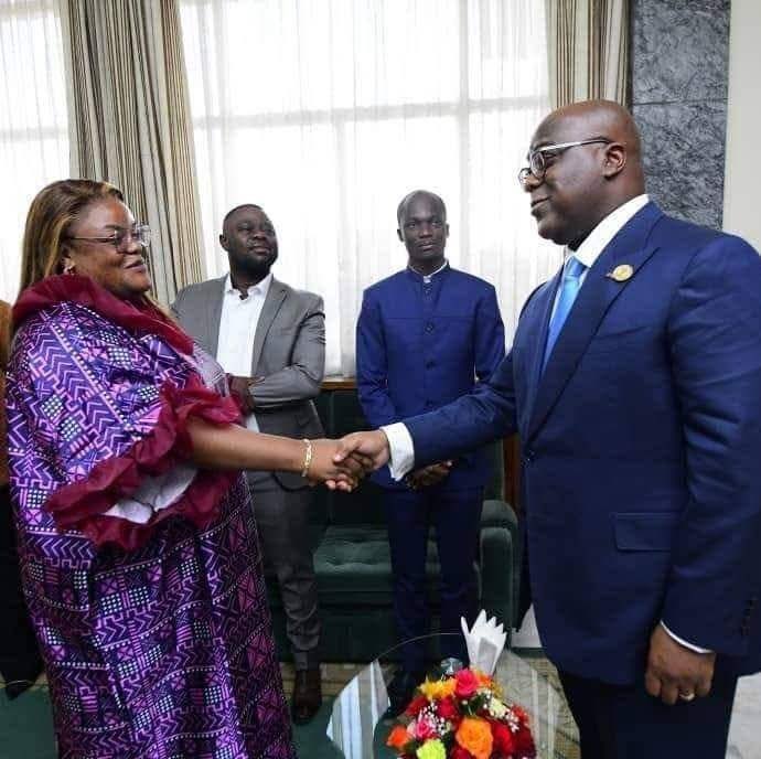 #RDC 🇨🇩 | Tshita Kasonga Léontine Magdallah, quand la conscience remplace l’institution

Elle est née dans l’ombre de l’uniforme, là où l’on apprend très tôt que servir la nation signifie souvent se taire, endurer et sacrifier. Madame Tshita Kasonga Léontine Magdallah, fille de