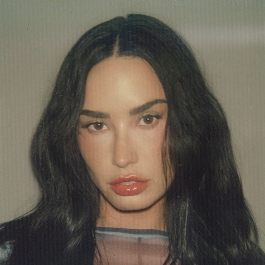 TSUpdating's tweet image. 🚨| Demi Lovato on Taylor Swift during @nglwithkylie podcast:

“When I think of like the loudest crowds, I think of Taylor… she’d probably have the loudest crowd.”