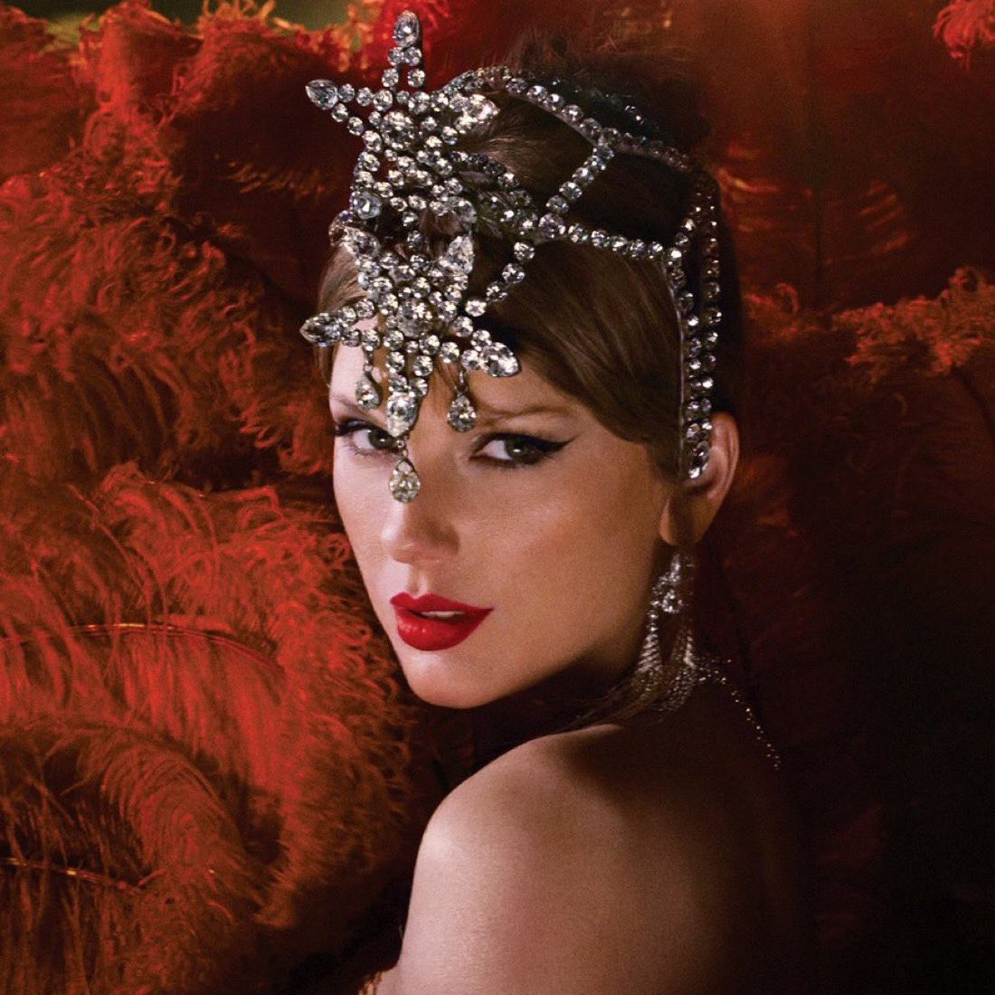 TSUpdating's tweet image. 🚨| Demi Lovato on Taylor Swift during @nglwithkylie podcast:

“When I think of like the loudest crowds, I think of Taylor… she’d probably have the loudest crowd.”