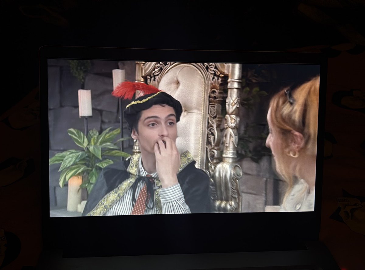 fangsper's tweet image. pamper night with this fuck ass video playing