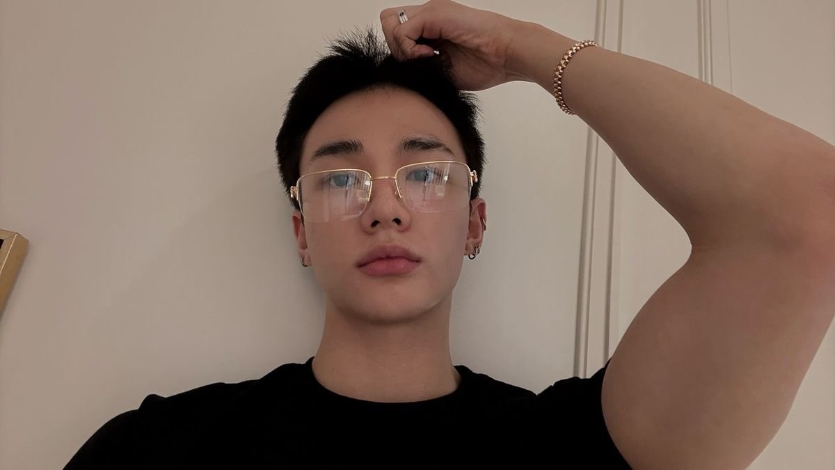 zuzuforhyune's tweet image. who remembers when hyunjin broke the internet with this selca